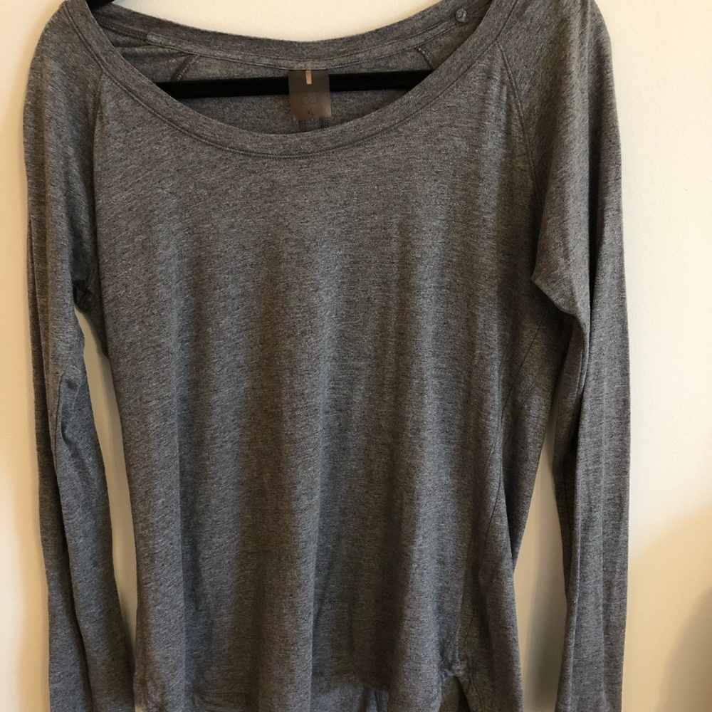 Carrie Underwood workout top